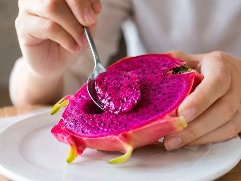 Người cần kiểm soát đường huyết nên chú ý khẩu phần thanh long và tổng lượng carbohydrate trong bữa ăn