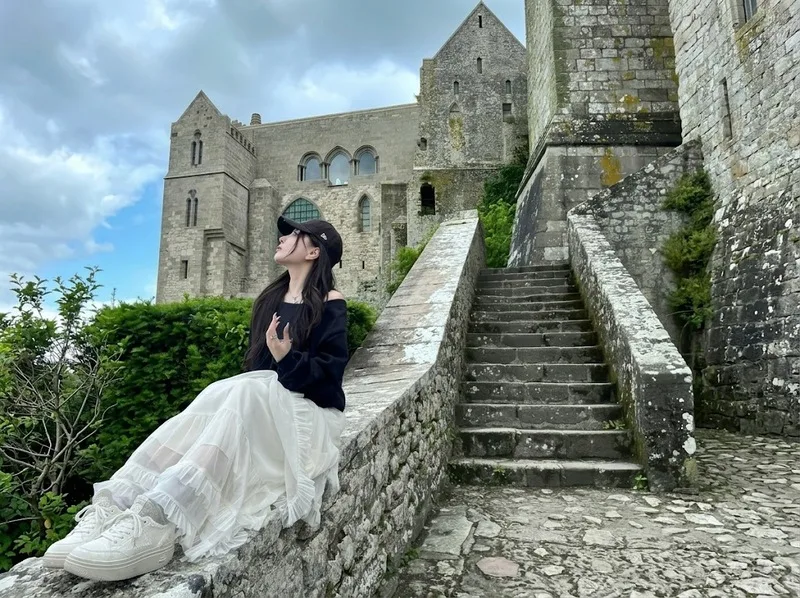 Kiểm tra lịch thủy triều và đặt vé trước khi tham quan Mont Saint Michel.